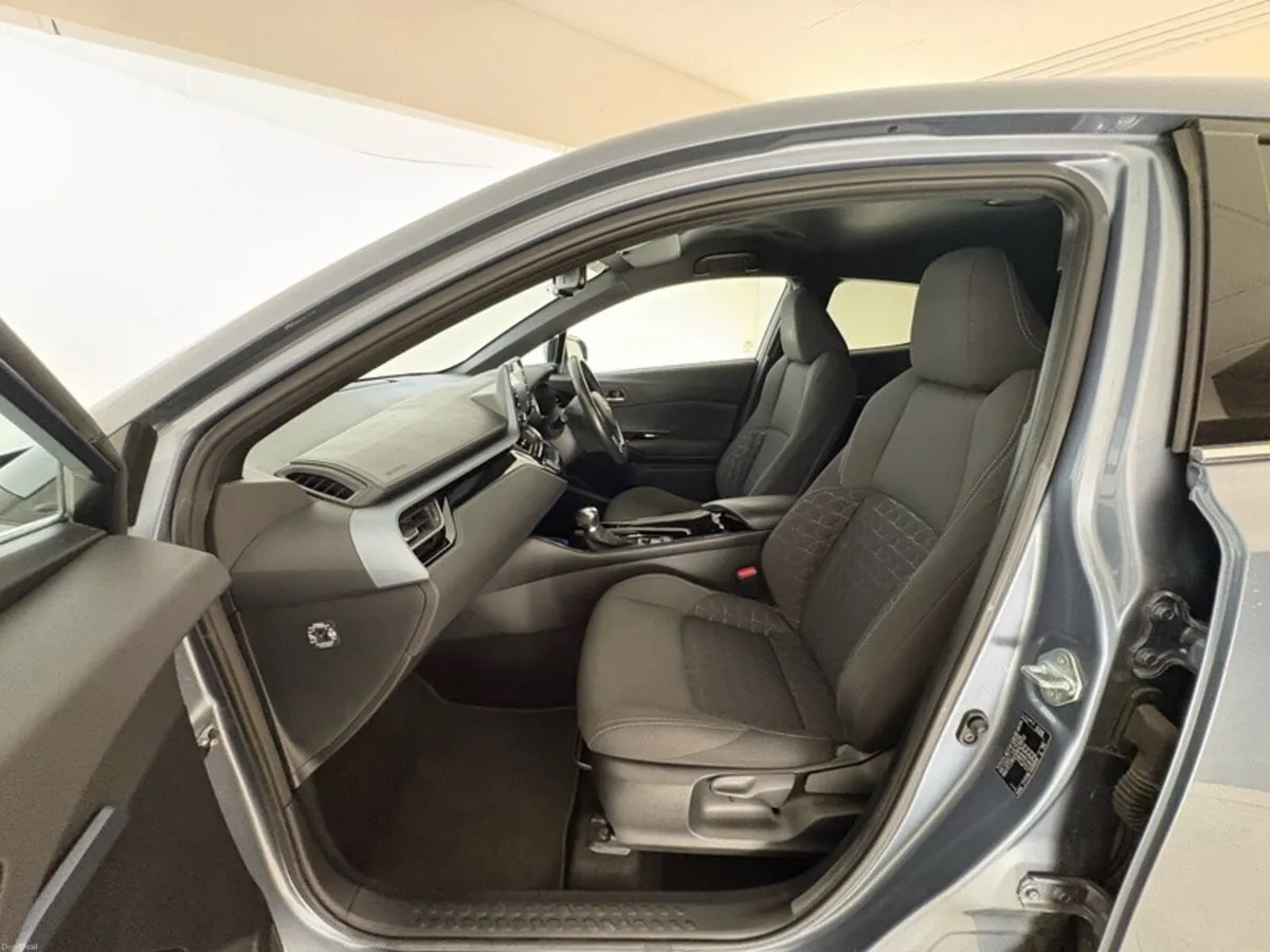 Toyota C-HR Hybrid Sport - Image 6