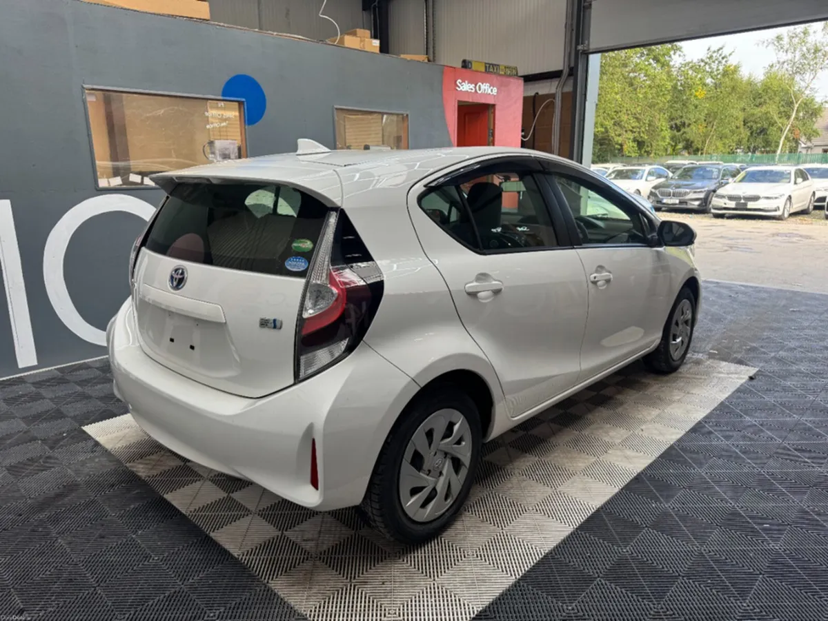 Toyota Aqua 2021 TOYOTA AQUA L 86K KMS HYBRID AUTO - Image 3