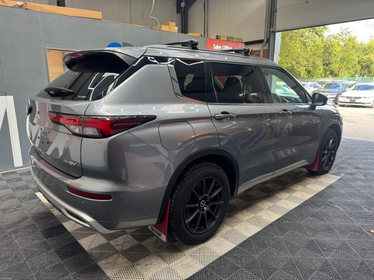 Mitsubishi Outlander 2023 MITSUBISHI OUTLANDER PHE - Image 3
