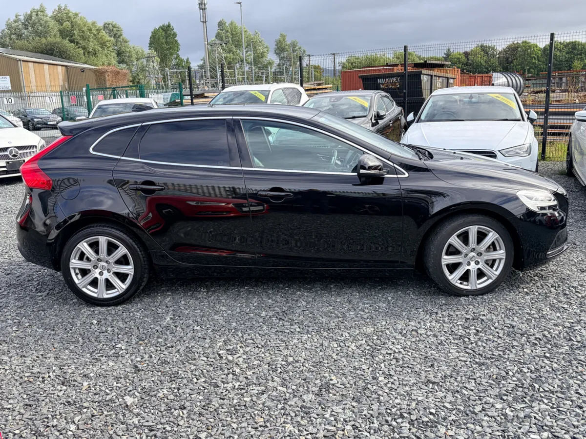 2017 VOLVO V40 2.0D4 INSCRIPTION 5DR AUTO - Image 2