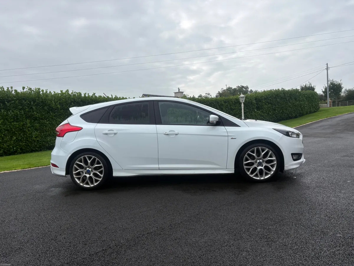 Ford Focus 2017 - Image 3
