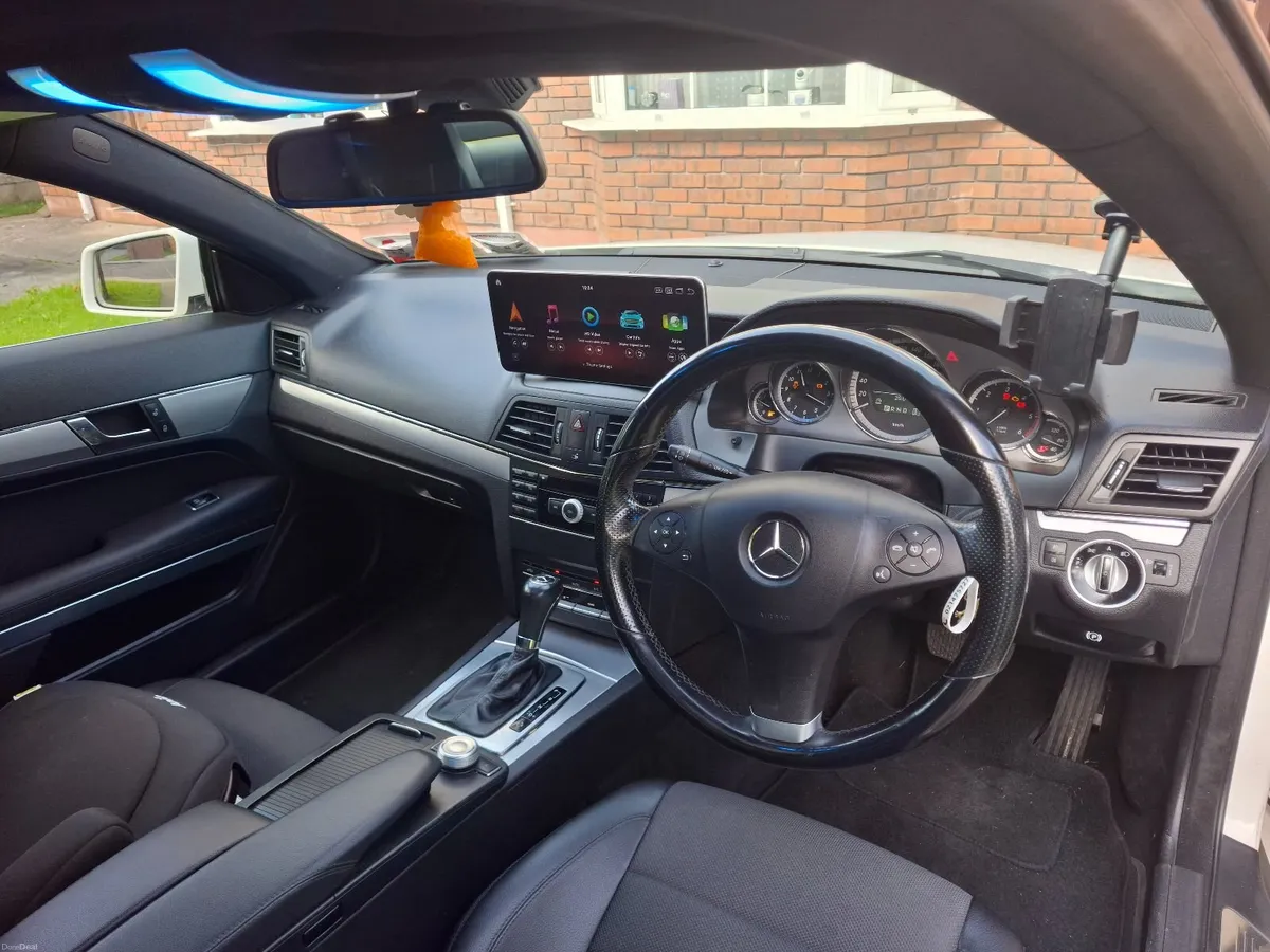 Mercedes-Benz E-Class 2011 - Image 2