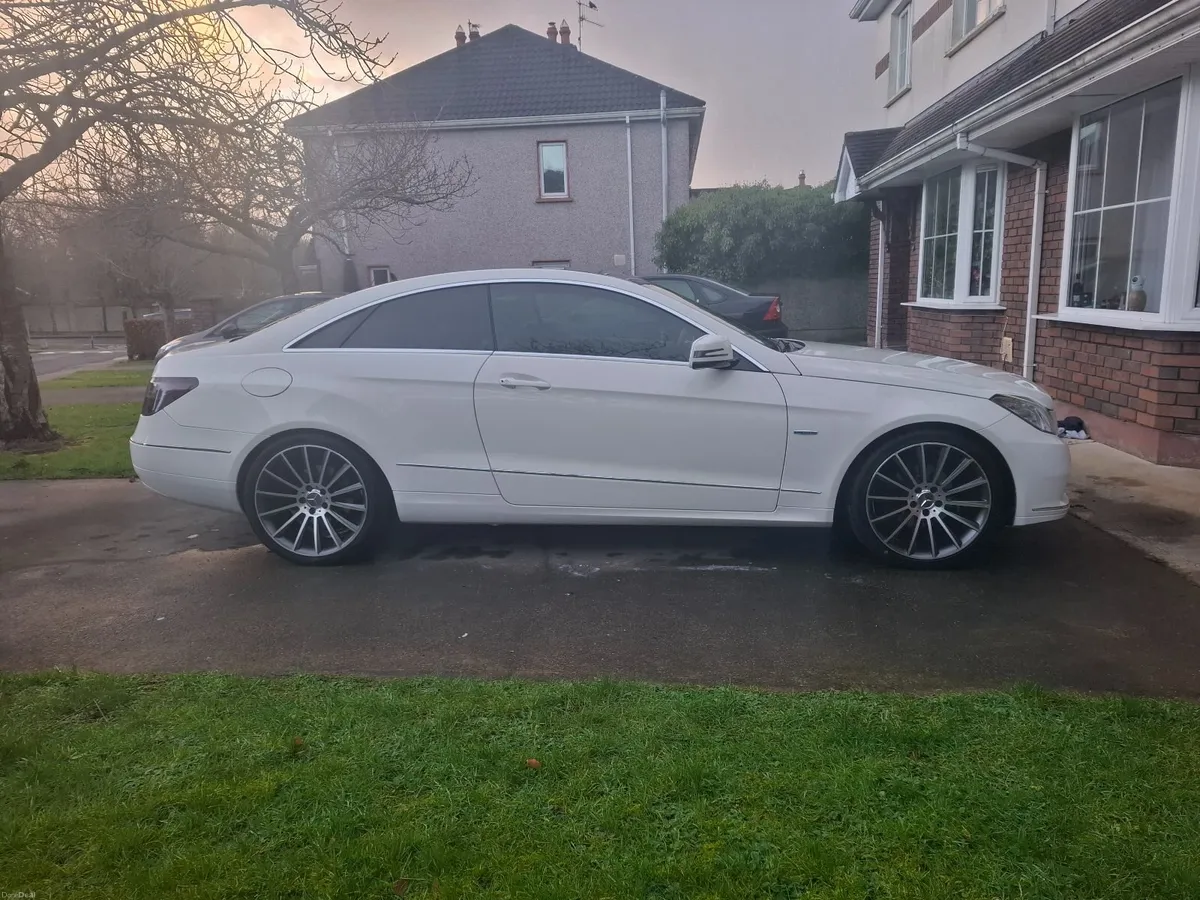 Mercedes-Benz E-Class 2011 - Image 6