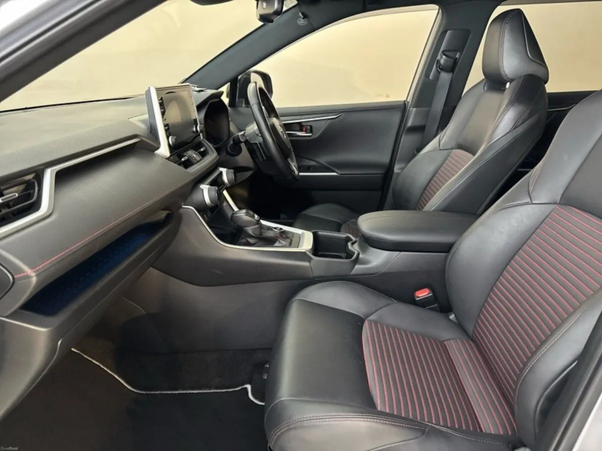 Toyota RAV4 PLUG-IN HYBRID SPORT - Image 6