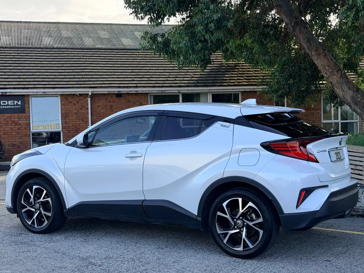 2023 TOYOTA C-HR..HEATED SEATS..2 KEYS - Image 4