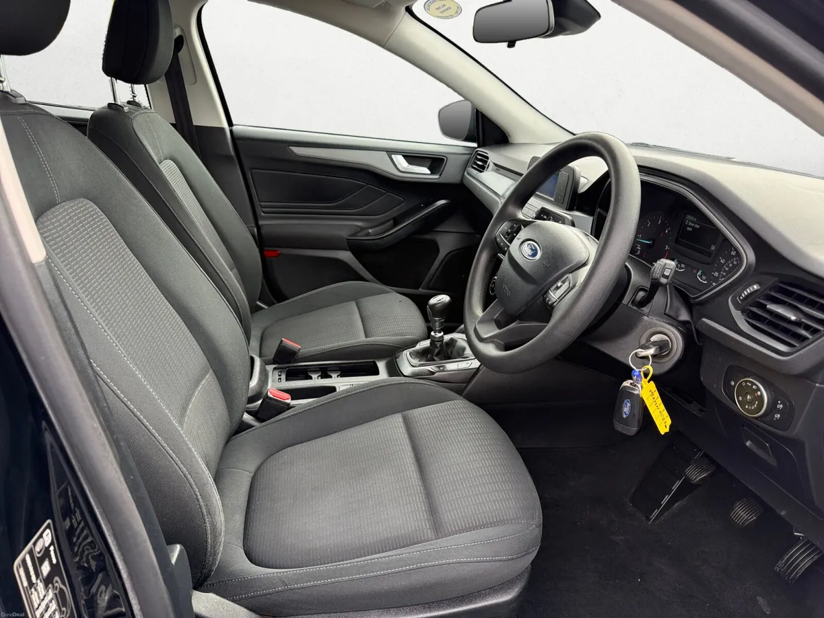 2019 Ford Focus 1.5TDCI ZETEC 120BHP - Image 5