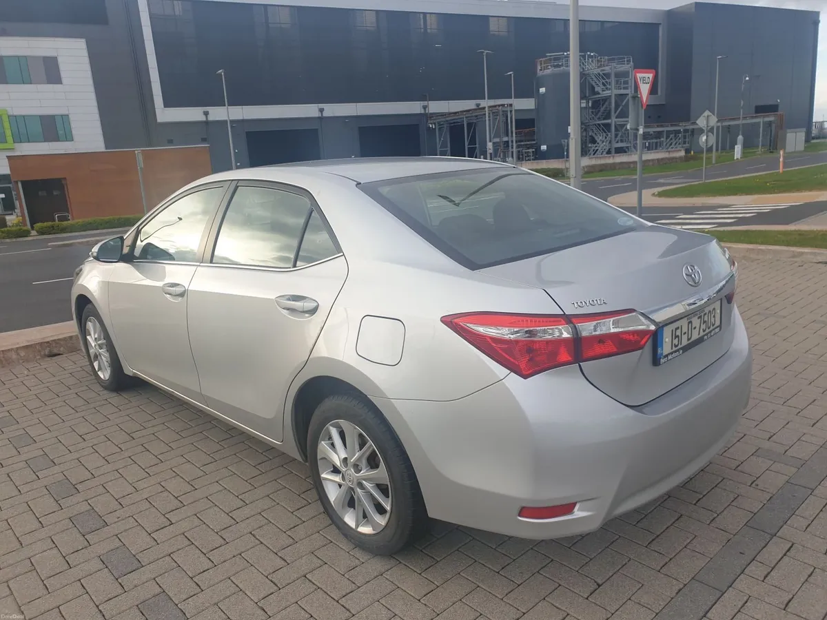 Toyota Corolla 1.33 Petrol 2015 4DRS Silver - Image 3