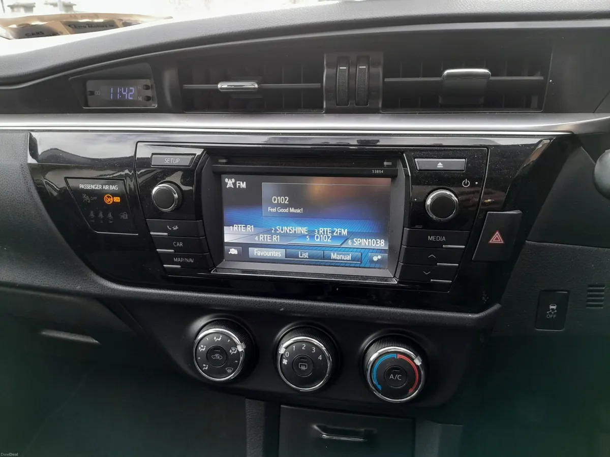 Toyota Corolla 1.33 Petrol 2015 4DRS Silver - Image 4