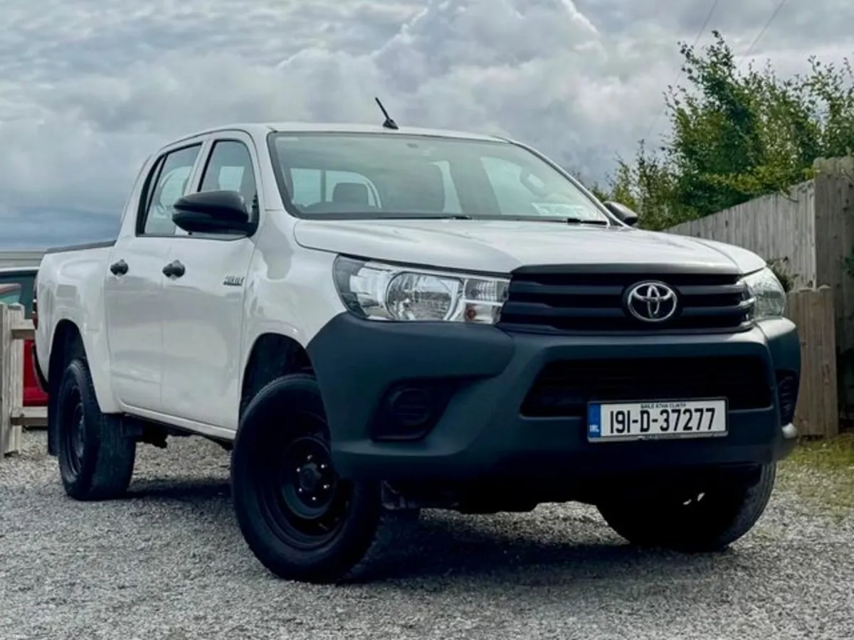 Toyota Hilux Double CAB DLX 4DR - Image 2