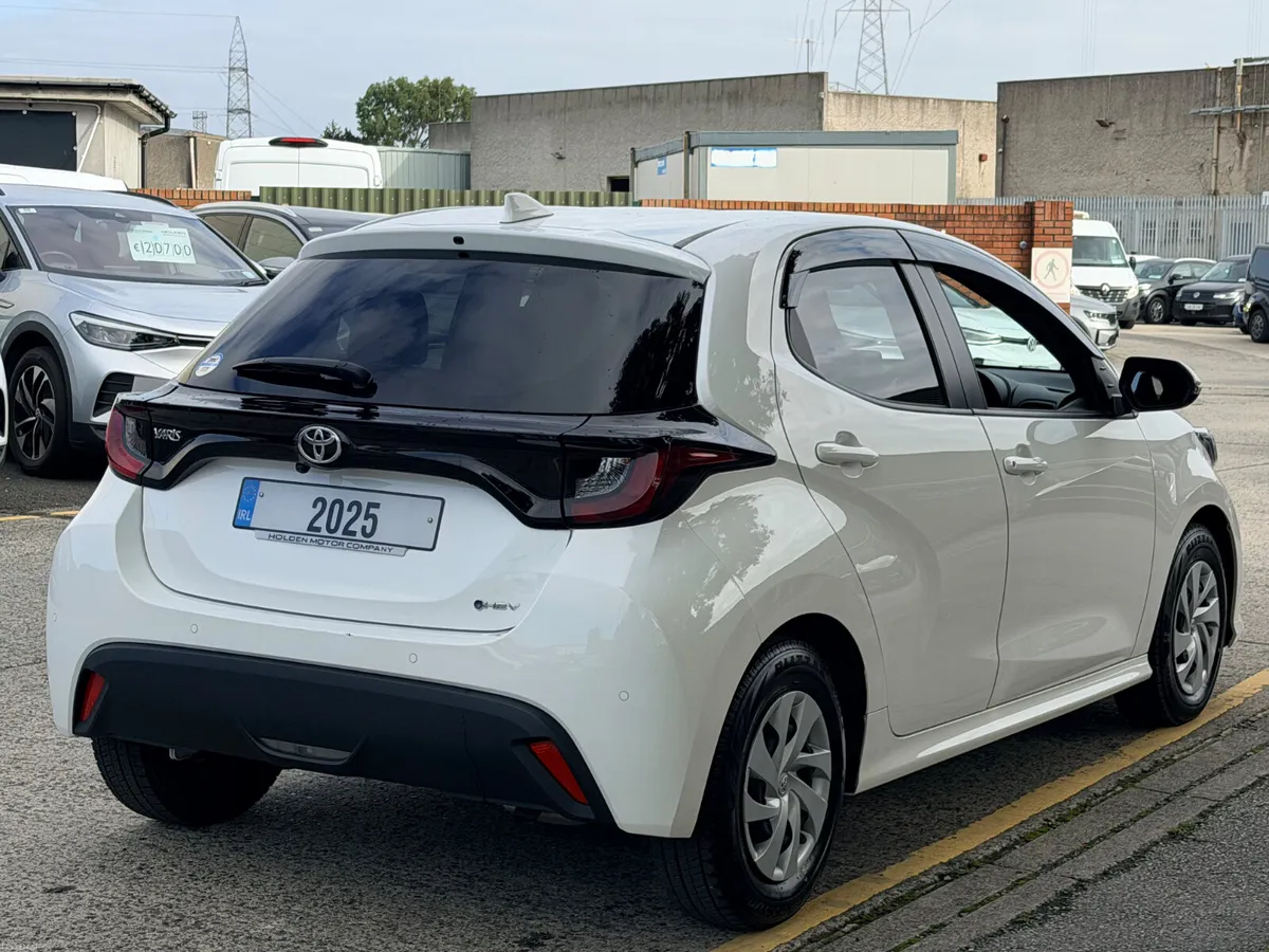 2025 TOYOTA YARIS..13815 KMS..2 KEYS - Image 3