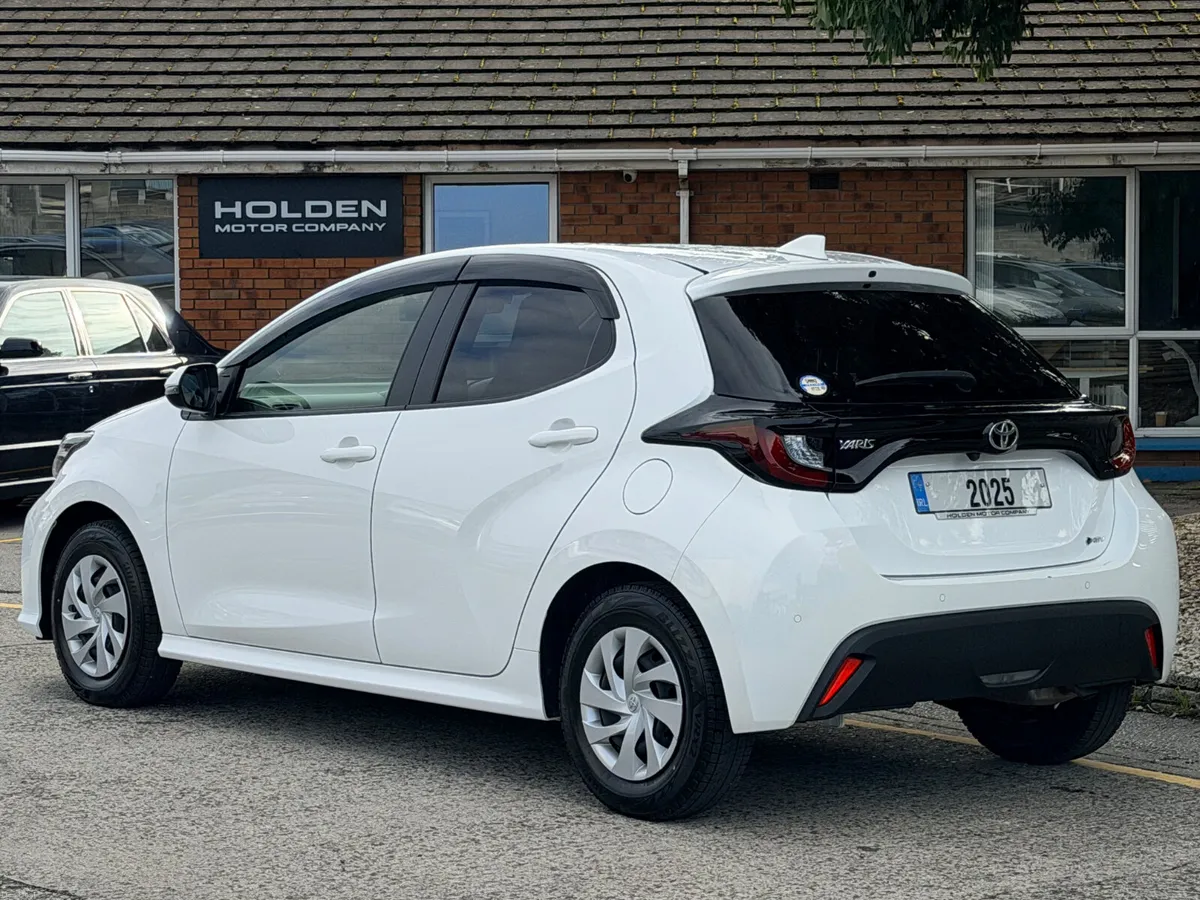 2025 TOYOTA YARIS..13815 KMS..2 KEYS - Image 6
