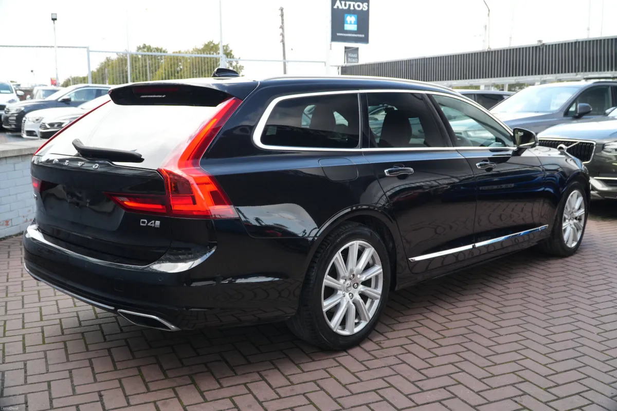 2021 VOLVO V90 D4 - Image 4
