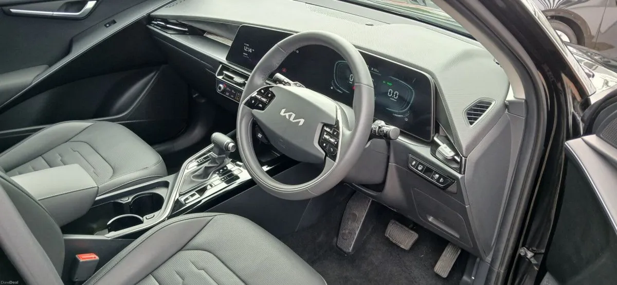 Kia Niro HEV SEM **AUTOMATIC, REAR VIEW CAMEA,LEAT - Image 5