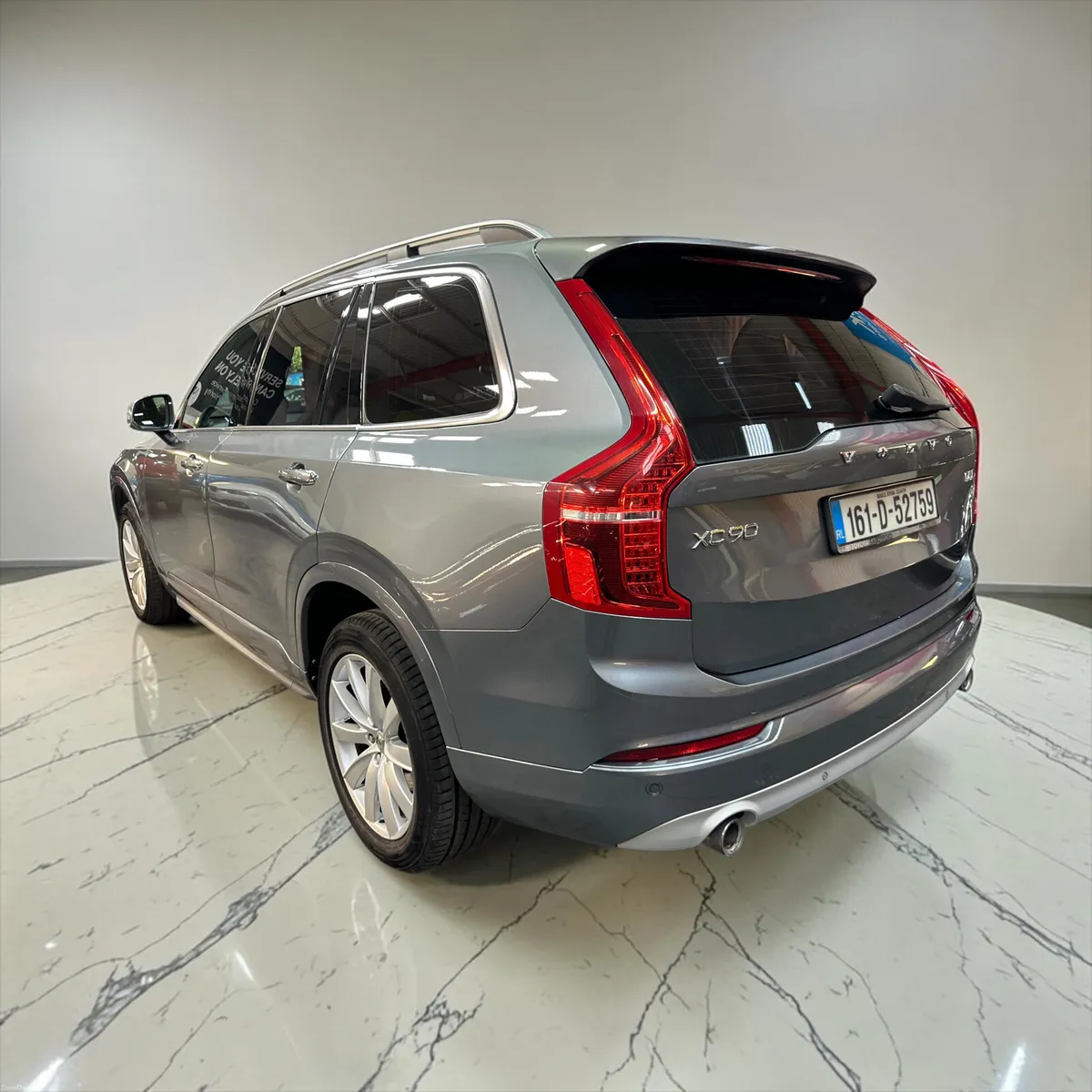 Volvo XC90 2.0 D5 225PS AWD MOMENTUM GEARTRONIC - Image 4