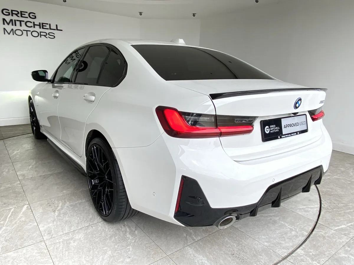 BMW 3-Series 2025 - Image 5