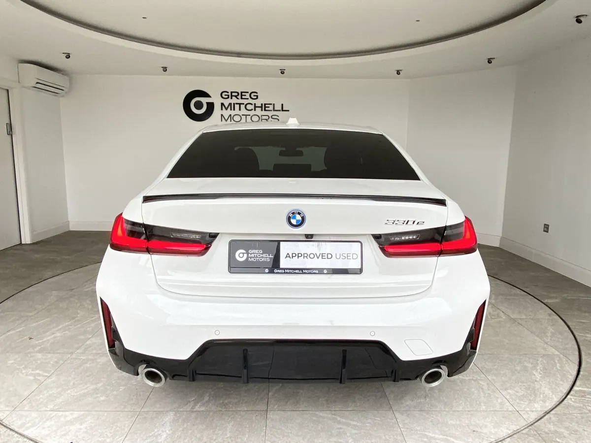 BMW 3-Series 2025 - Image 6
