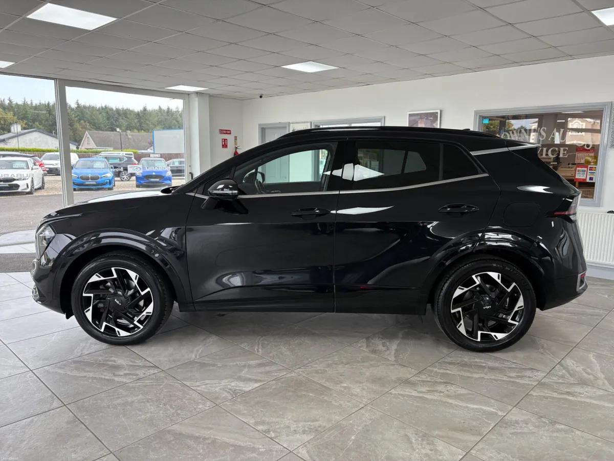 2024 Kia Sportage 4X4 GT-Line Plug in Hybrid - Image 6