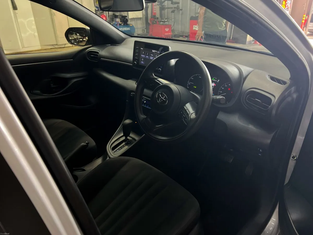 Toyota Yaris 2022 1.5L Hybrid - Image 5