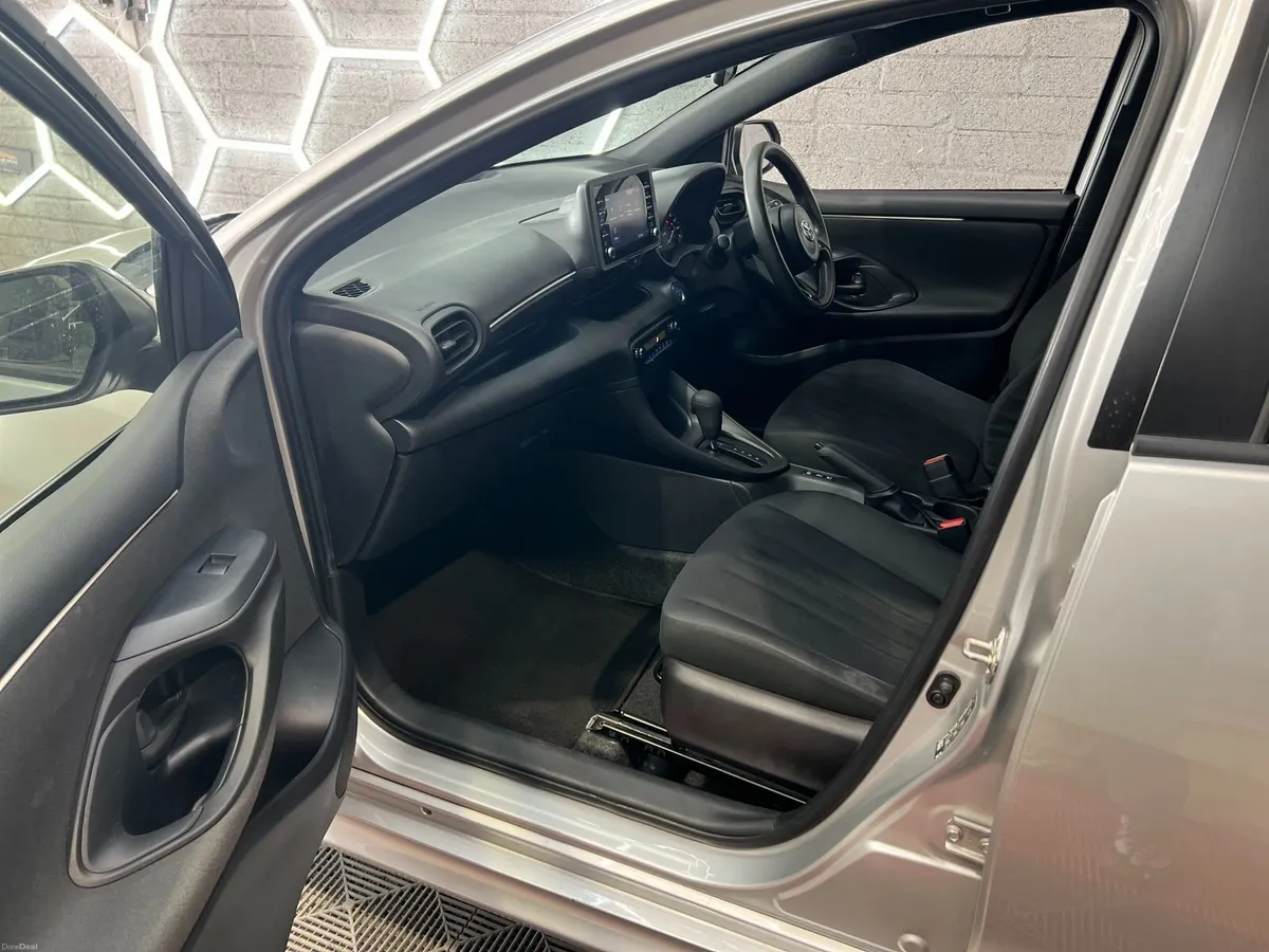 Toyota Yaris 2022 1.5L Hybrid - Image 6