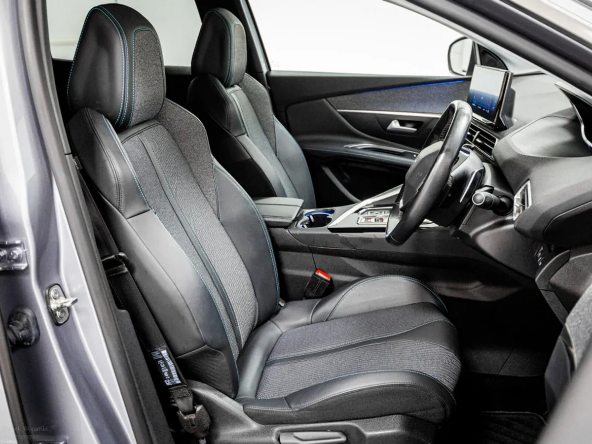 Peugeot 3008 Allure 1.6 PHEV Auto 225HP - Image 3