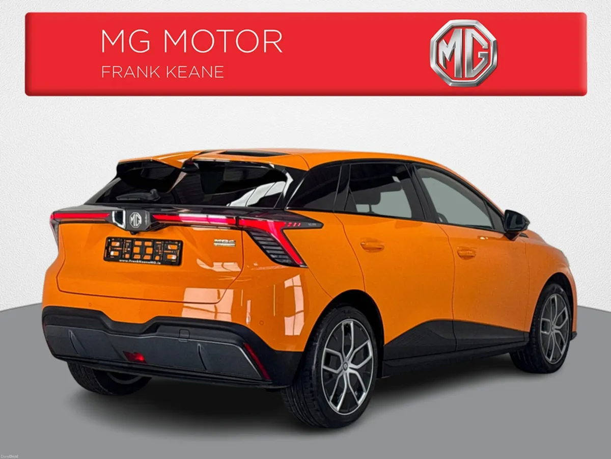 MG 4 EXCLUSIVE **FULL BLACK HALF LEATHER INTERIOR* - Image 4