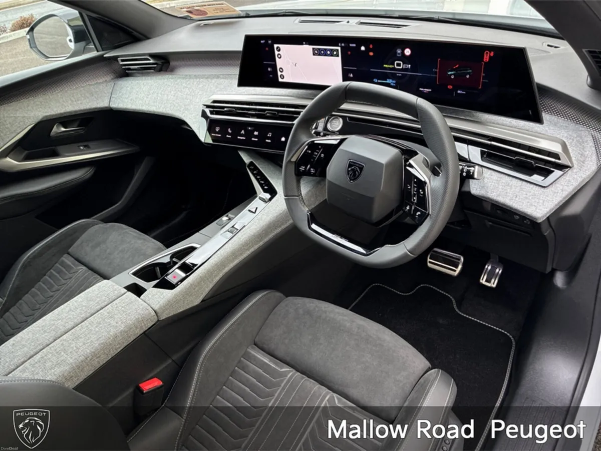 Peugeot 5008 EGT EXCLUSIVE 73KWH 210BHP - Image 2