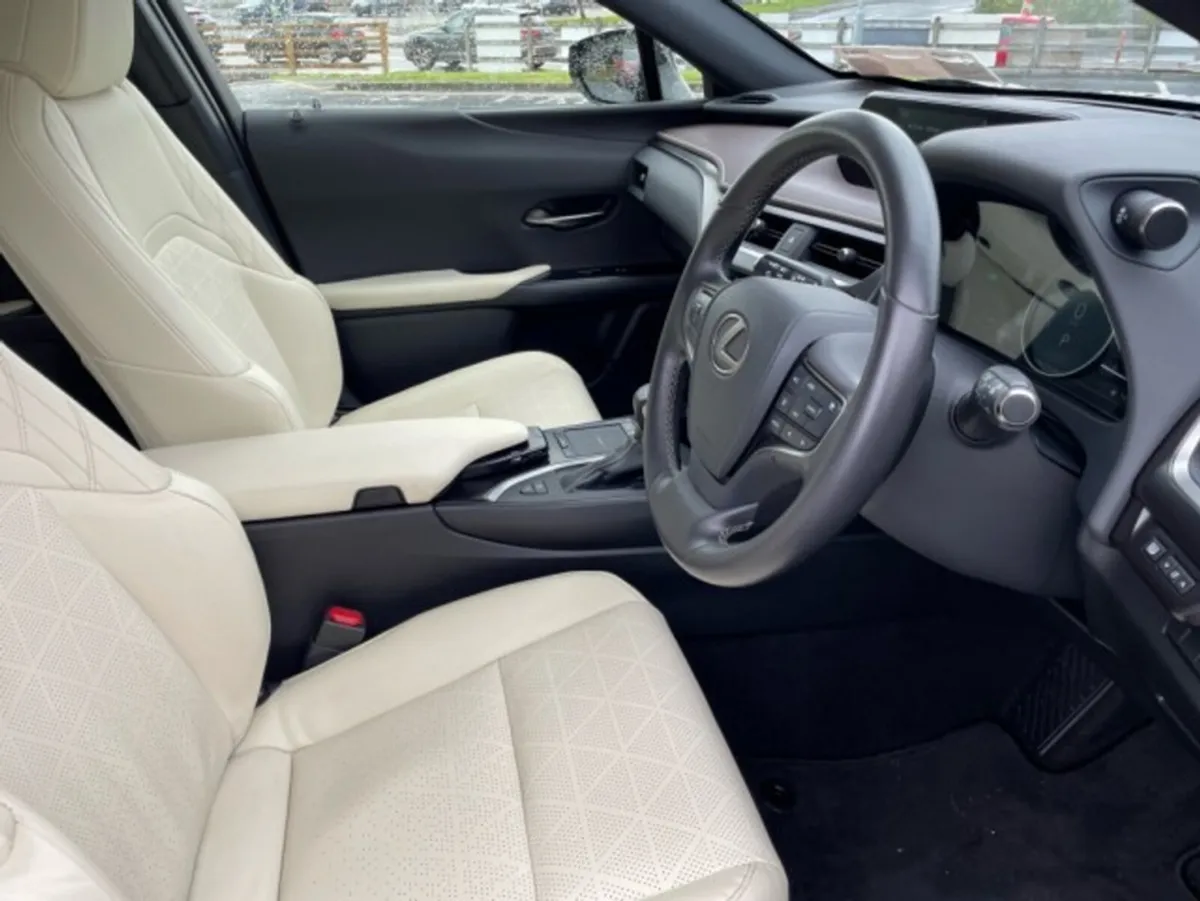 Lexus UX Luxury Auto (Car Play) // Remote Central - Image 6