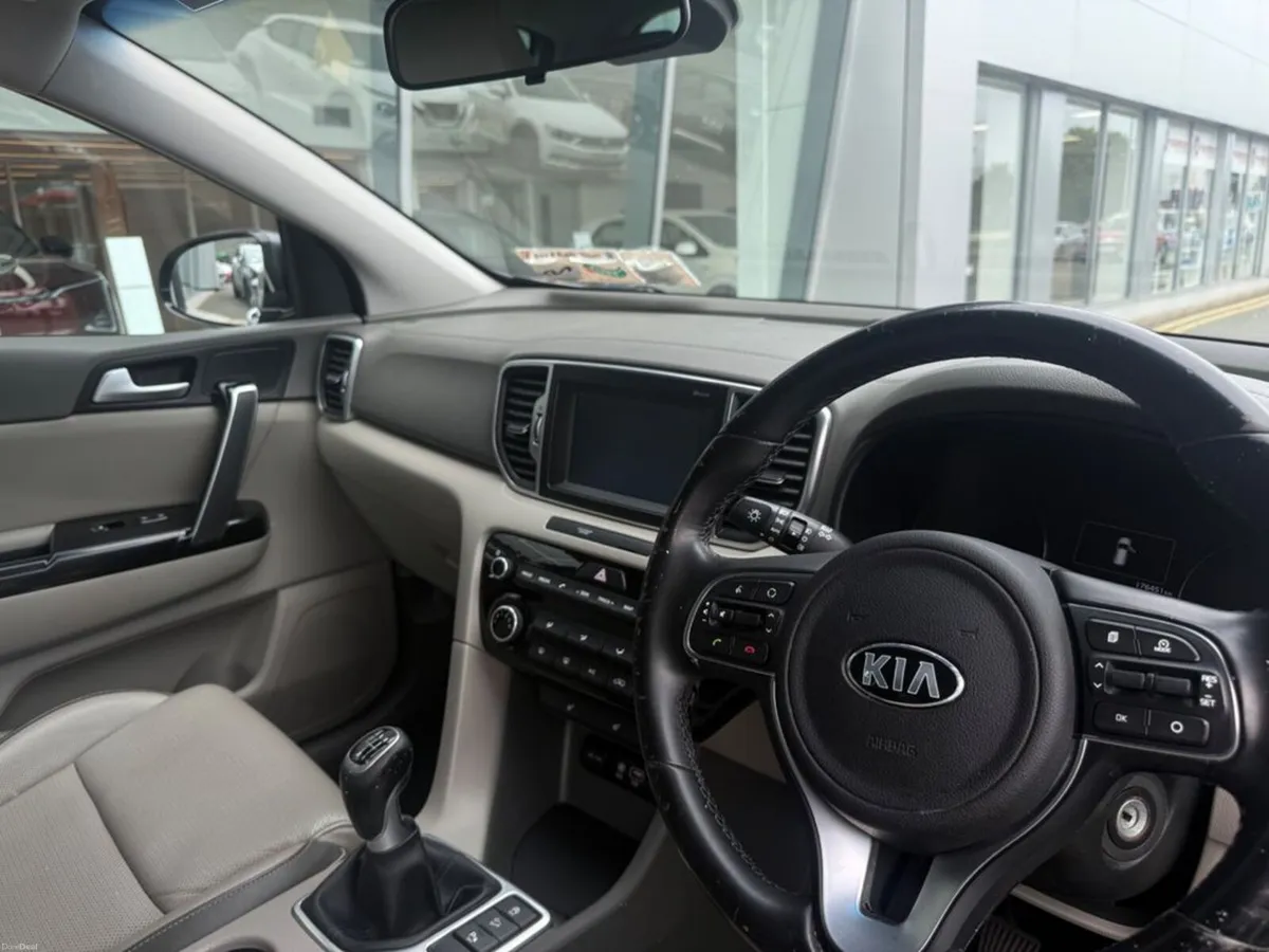 Kia Sportage 1.7 Platinum 5DR - Image 2