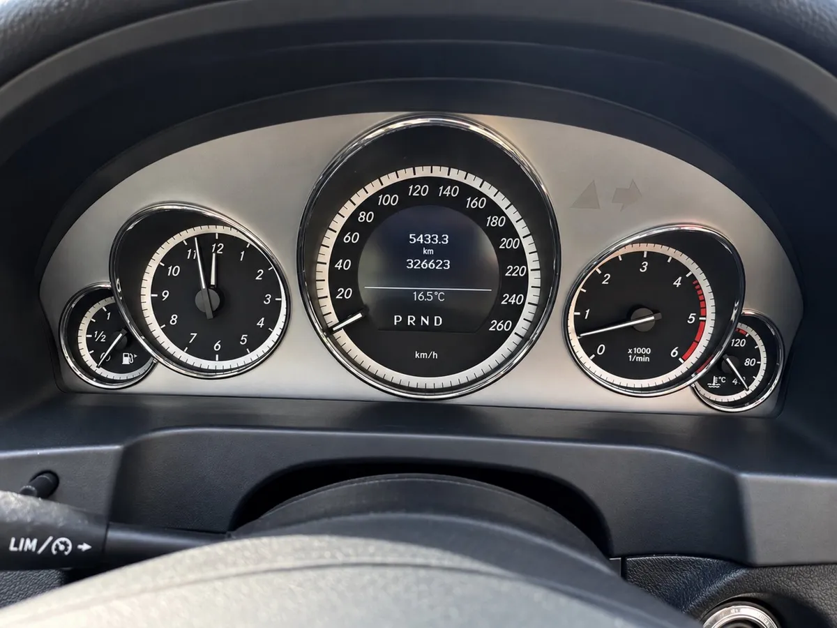 Mercedes-Benz E250 CDI Coupe – Automatic – - Image 4