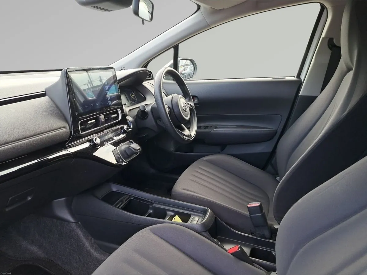 Toyota Aqua X HYBRID AUTO - Image 4