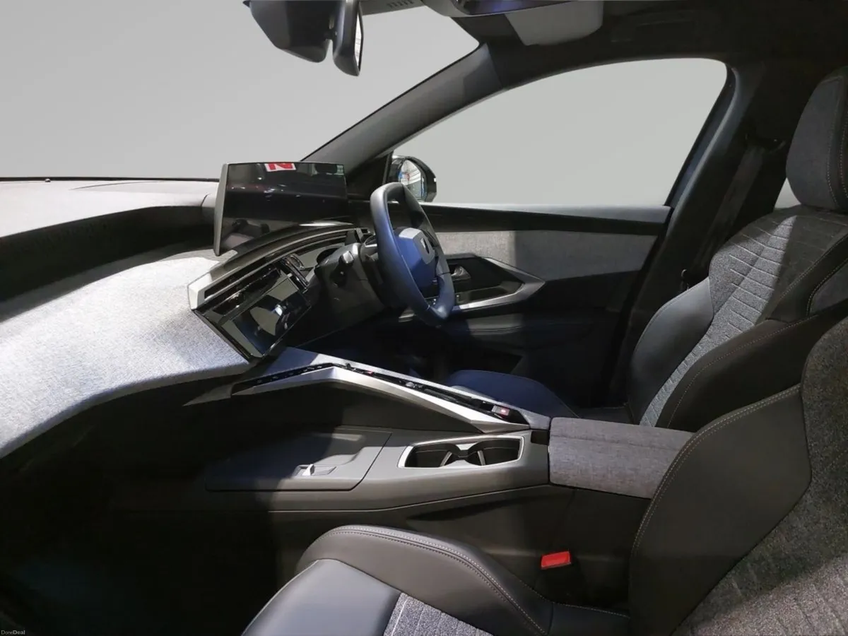 Peugeot 5008 1.2 MHEV 145bhp E-DCS6 Allure - Image 3