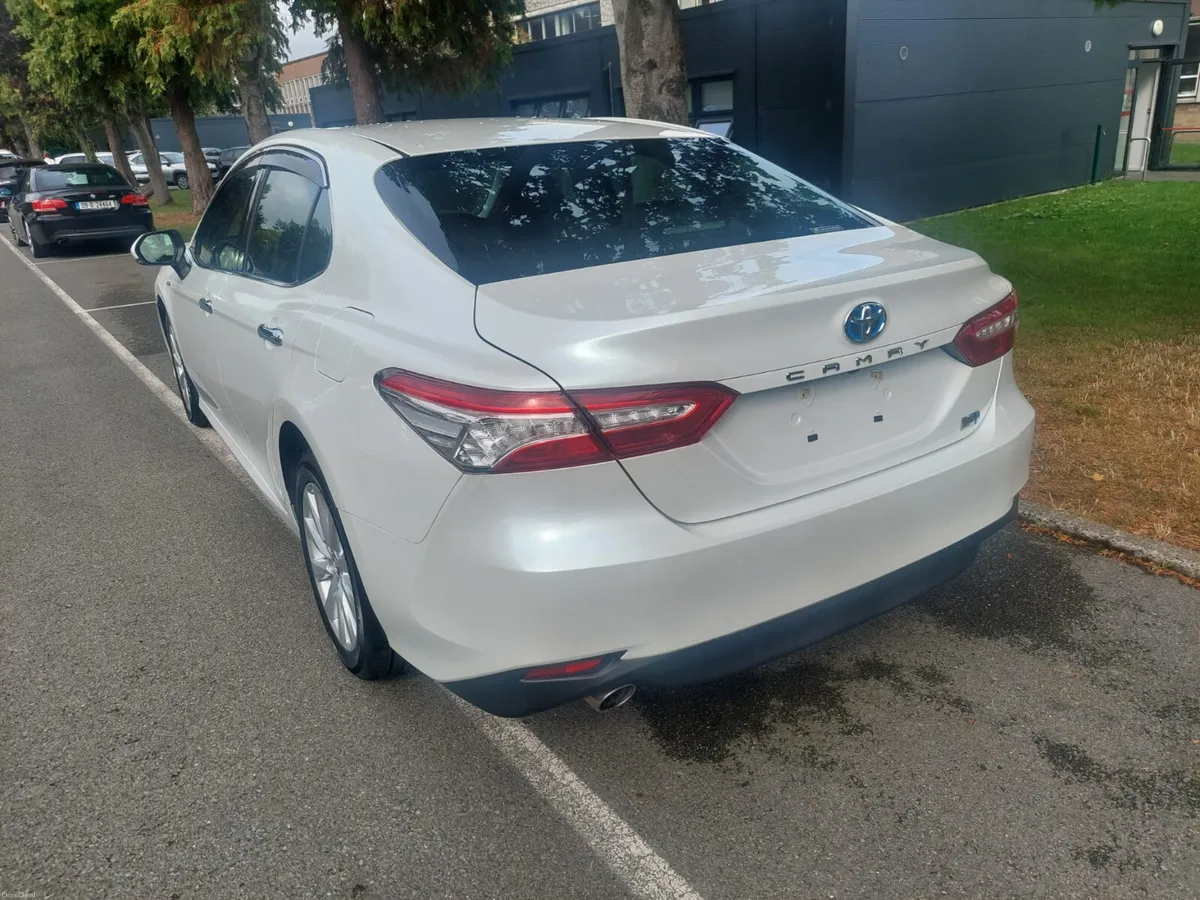 2018 TOYOTA CAMRY 2.5 PETROL HYBRID AUTO - Image 3