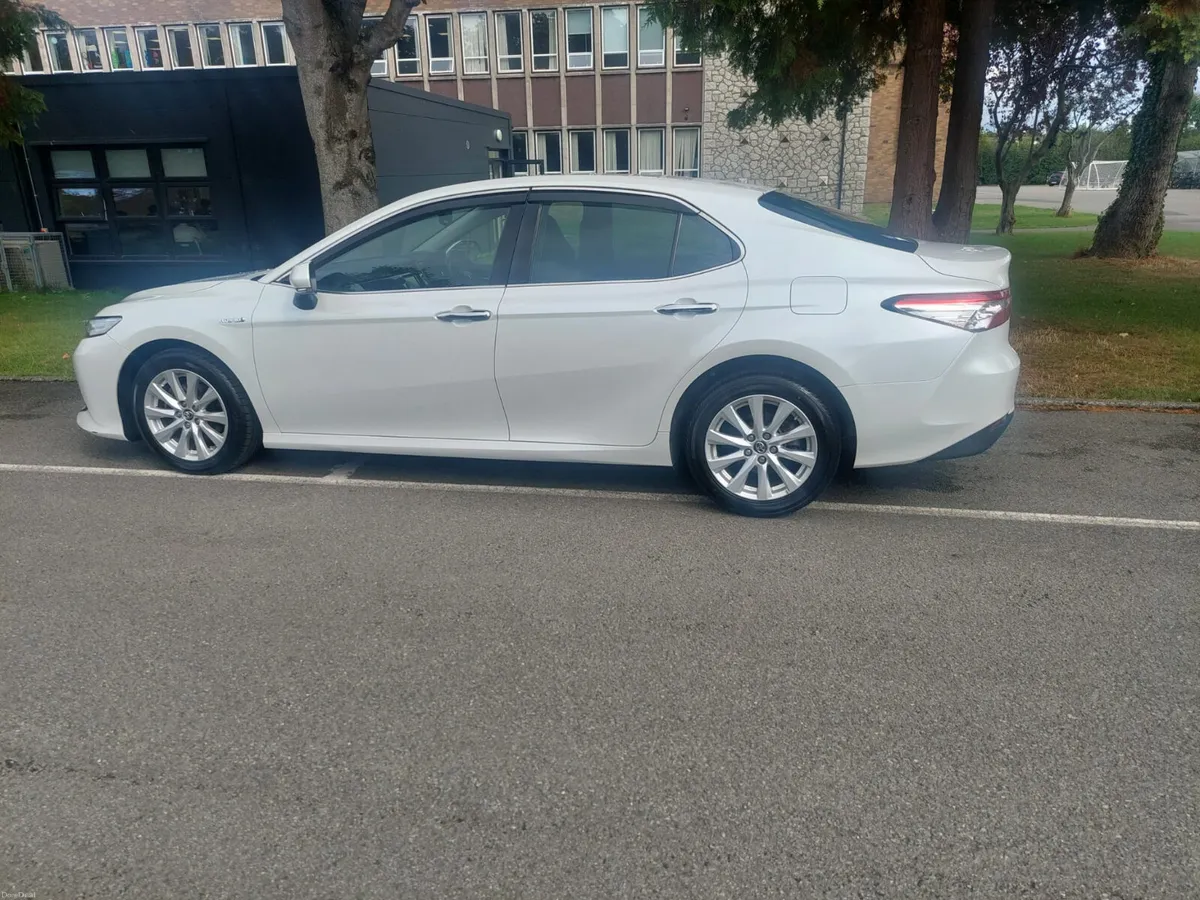 2018 TOYOTA CAMRY 2.5 PETROL HYBRID AUTO - Image 5