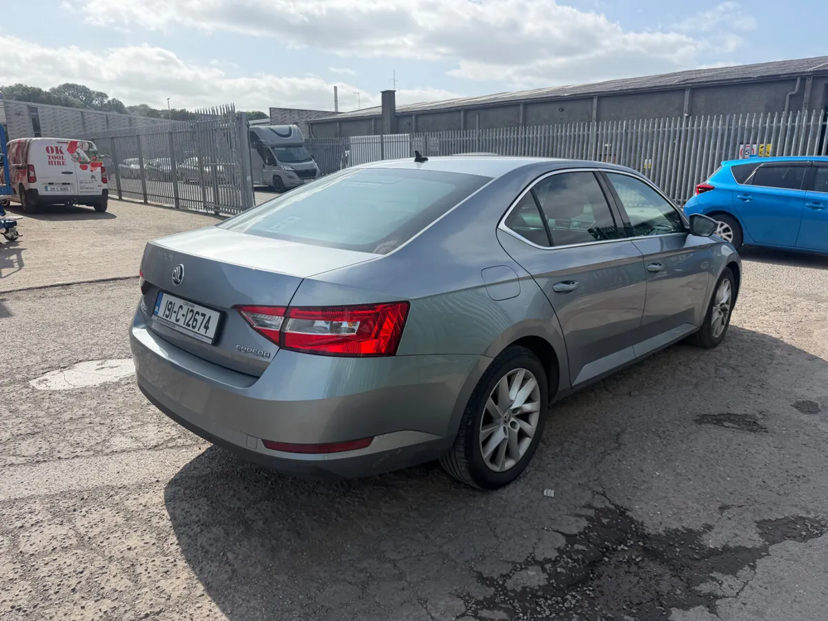 Skoda Superb 2019 - Image 3