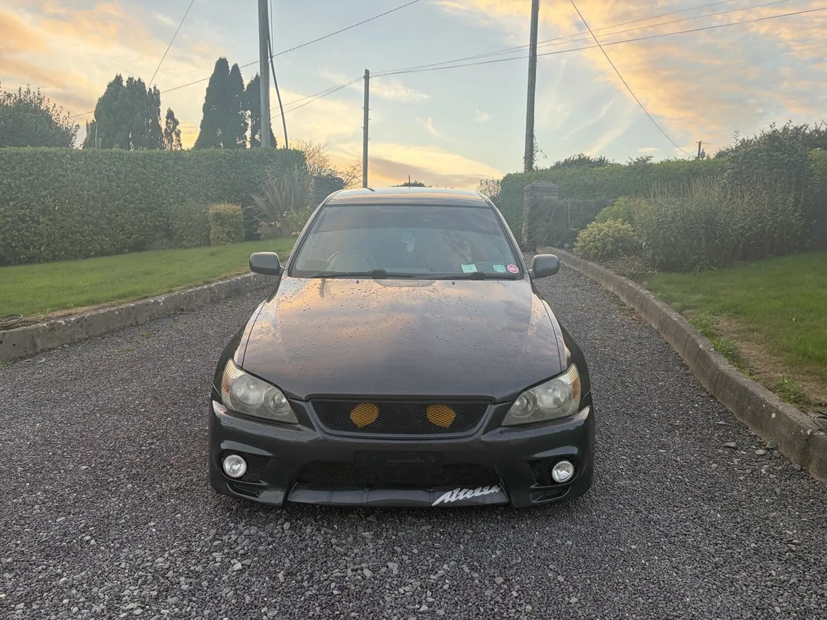 Toyota Altezza - Image 2