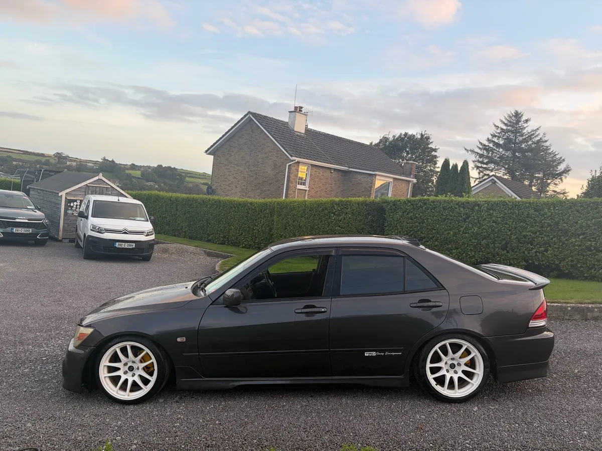 Toyota Altezza - Image 4