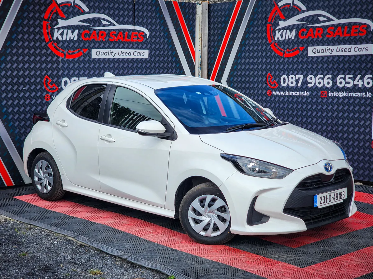 2023 Toyota Yaris - Image 2
