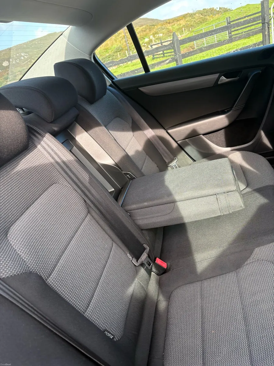 Volkswagen Passat - Image 4