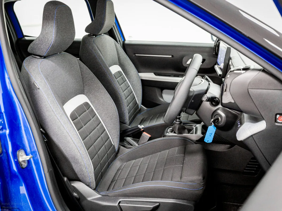Citroen C3 Plus 1.2 Petrol 100HP - Image 3