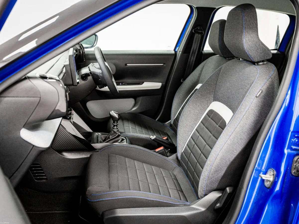 Citroen C3 Plus 1.2 Petrol 100HP - Image 5