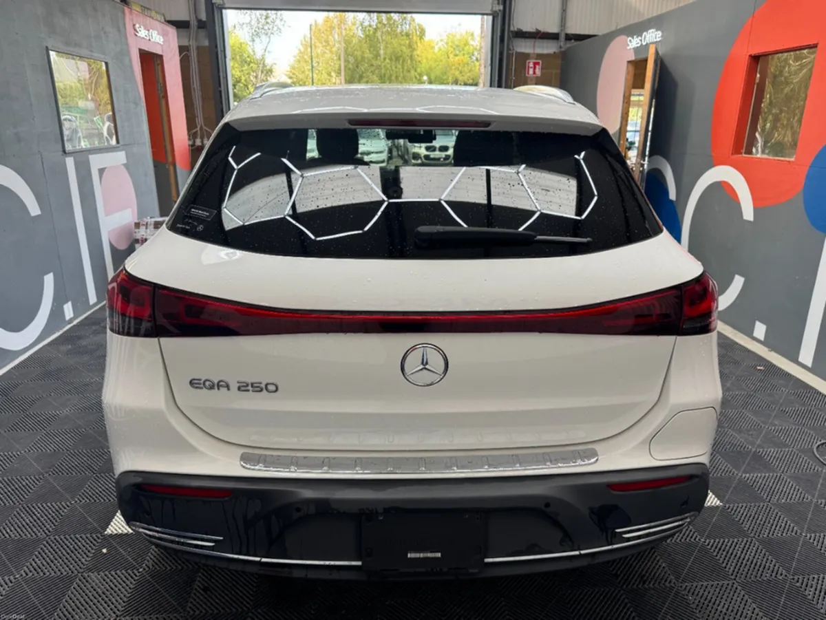 Mercedes-Benz EQA 2023 MERCEDES-BENZ EQA250  AUTOM - Image 4