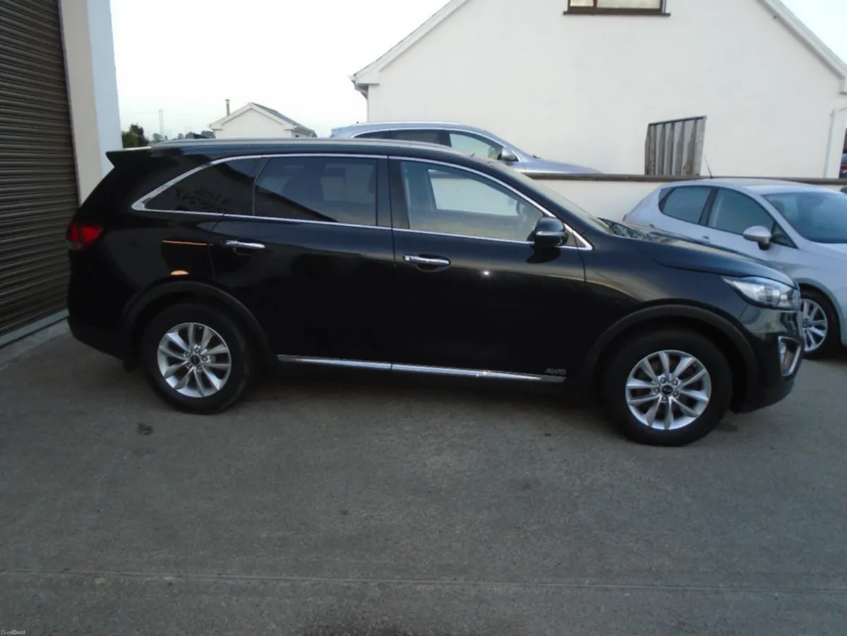 Kia Sorento PLATINUM 5DR - Image 2