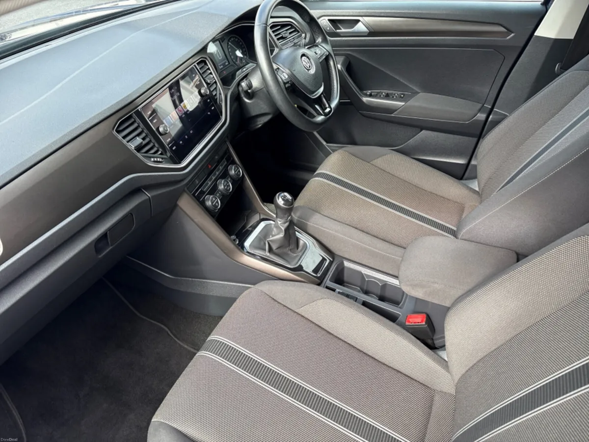 Volkswagen T-Roc DESIGN 1.0 TSI MANUAL 6SPEED FWD - Image 2