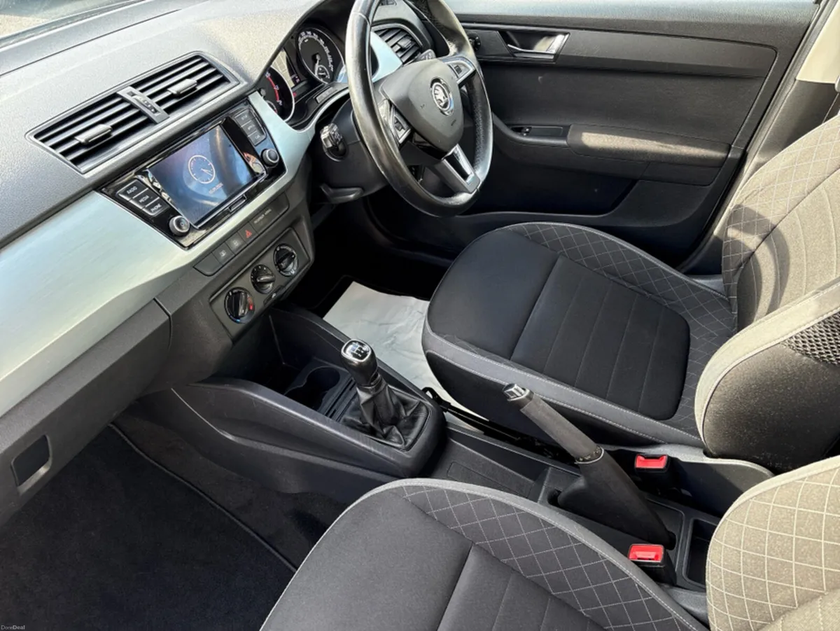 Skoda Fabia AMBITION 1.0 MPI 75HP 4DR COMBI - Image 2
