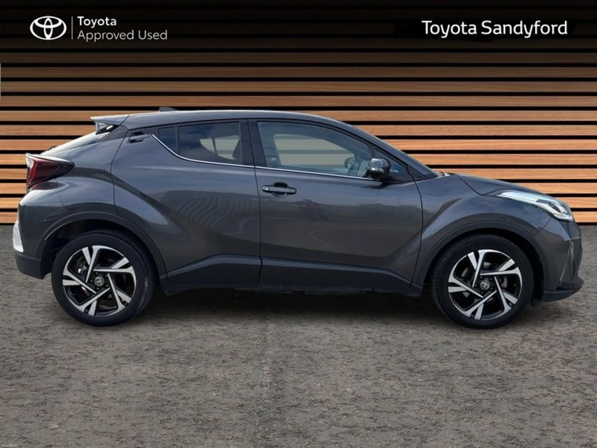 Toyota C-HR HYBRID SPORT // REAR CAMERA // BLUETOO - Image 3