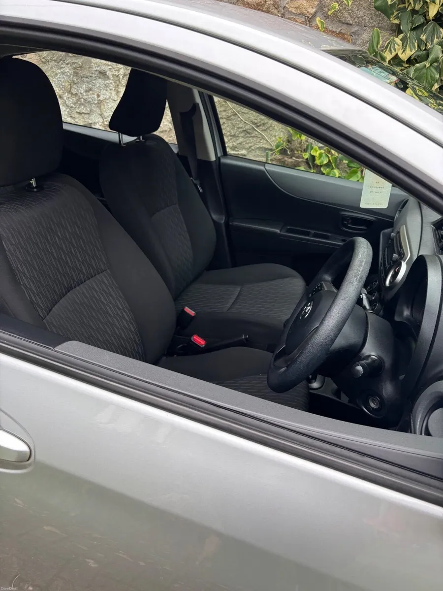 Toyota Yaris 2013 - Image 2
