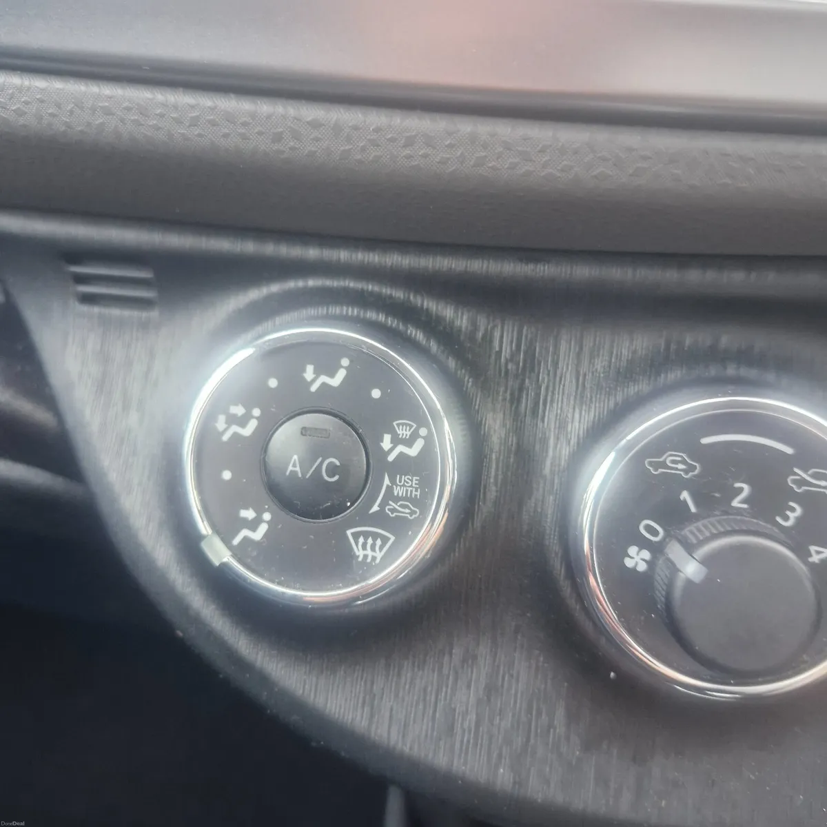 Toyota Yaris 100KM Air Con 2013 - Image 4