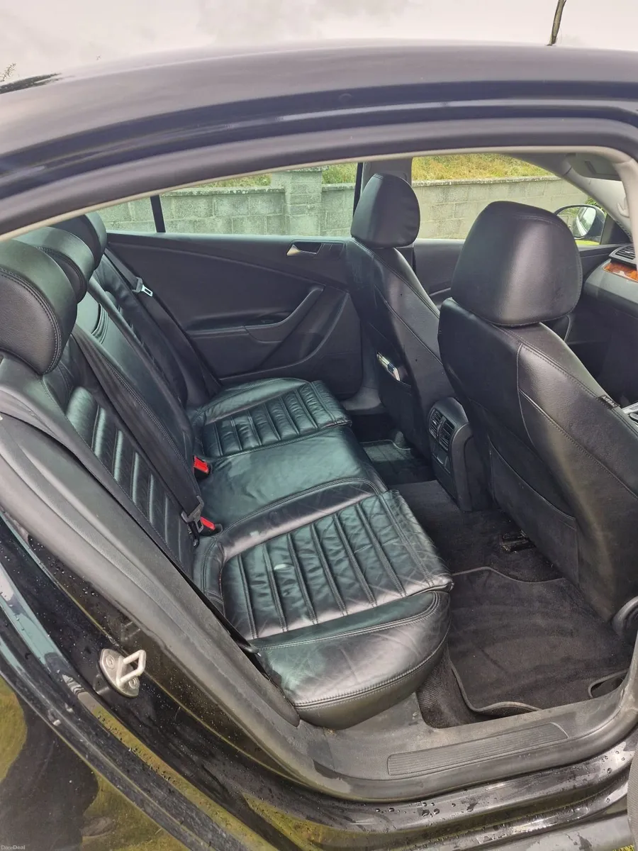 Volkswagen Passat 2010 - Image 6
