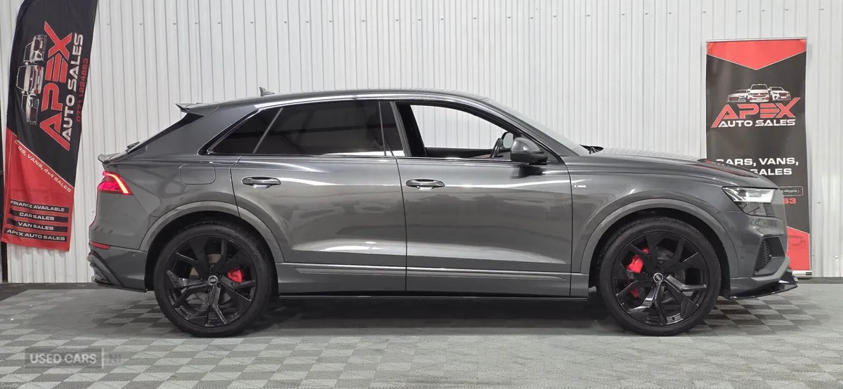 Audi Q8 DIESEL ESTATE - Image 4