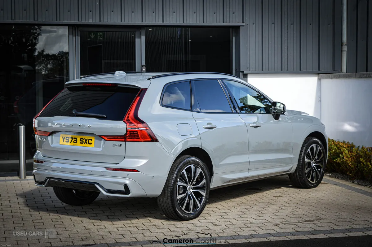 Volvo XC60 DIESEL ESTATE - Image 2